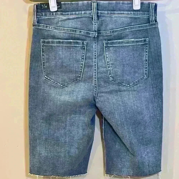 NWT Liverpool The GIA Glider Short Size 6 / 28 Denim Stretch Distressed Casual - Picture 2 of 7